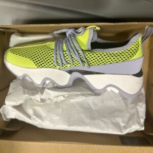 Sorel Kinetic Impact ll Lace Sneakers. Women’s 7. NWT. In Box.